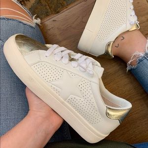 Vintage Havana White/Gold Sneaker. Worn once.